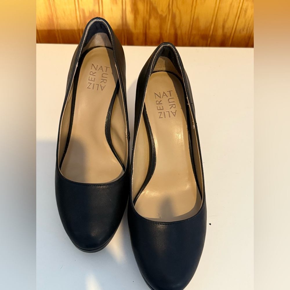 Naturalizer Women's Elegant Navy Heels